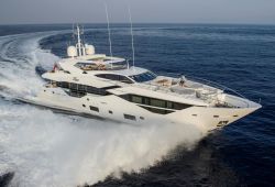 Un yacht Sunseeker 116  la location en navigation sur la Cte d'Azur