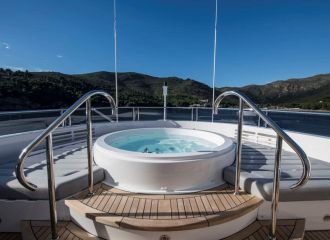 SUNDECK JACUZZI