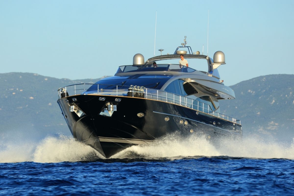 LOCATION YACHT RIVA 85 OPERA