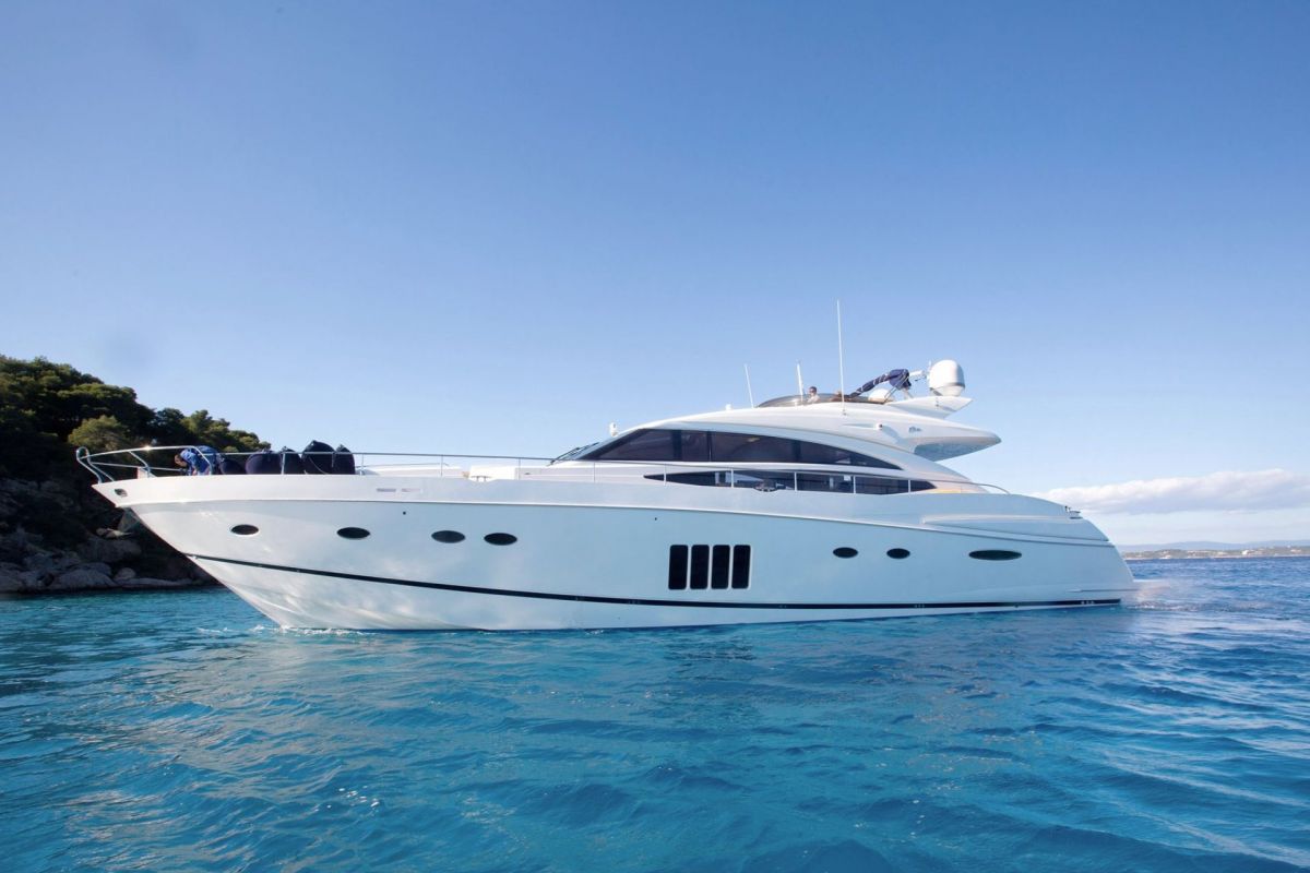 LOCATION YACHT PRINCESS 85