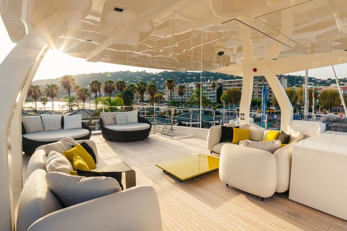 SUNDECK