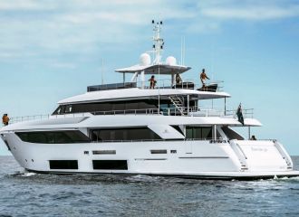 YACHT FERRETTI NAVETTA 33