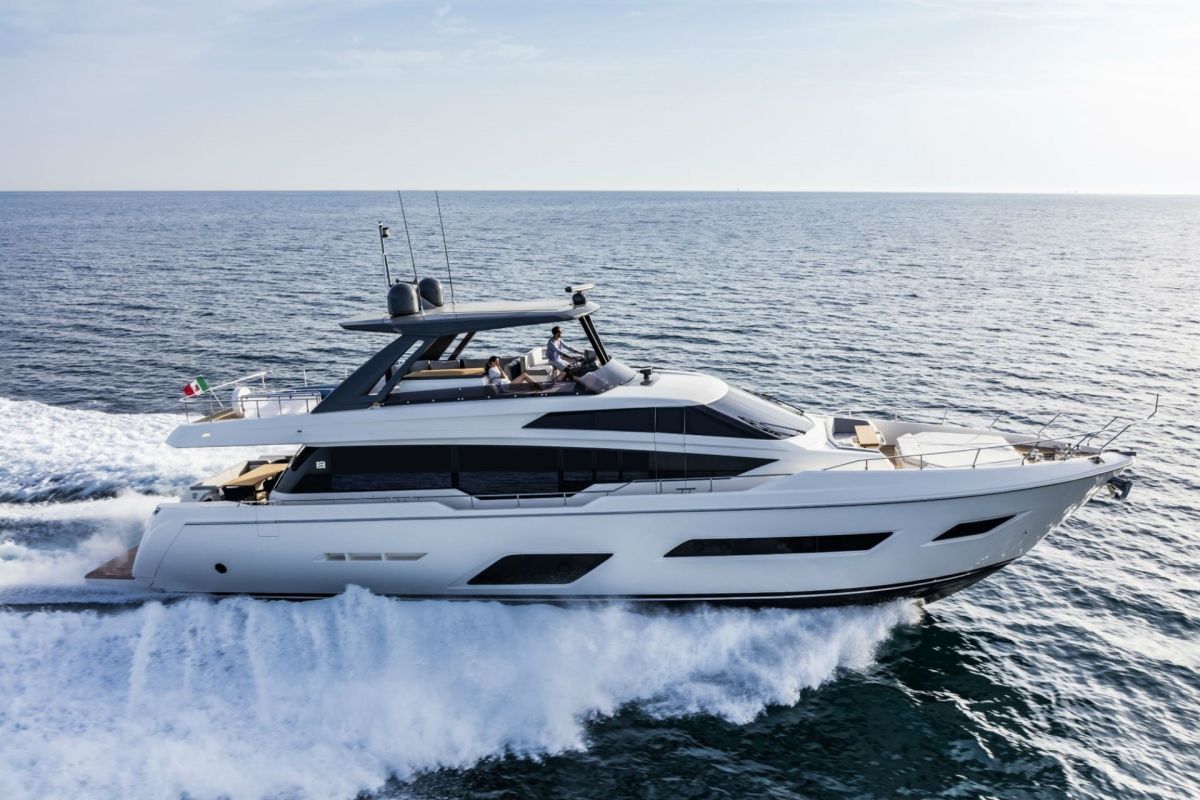 LOCATION YACHT FERRETTI 780