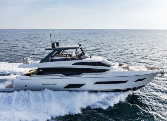 LOCATION YACHT FERRETTI 780