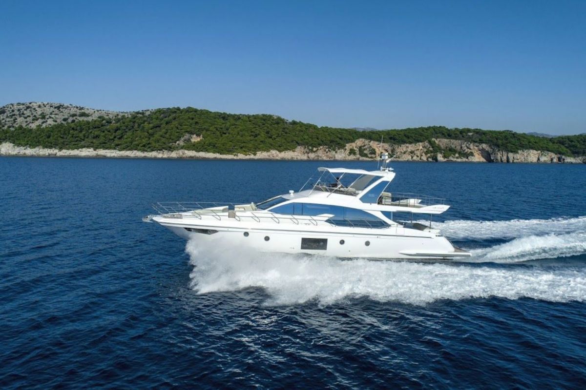 LOCATION YACHT AZIMUT 66