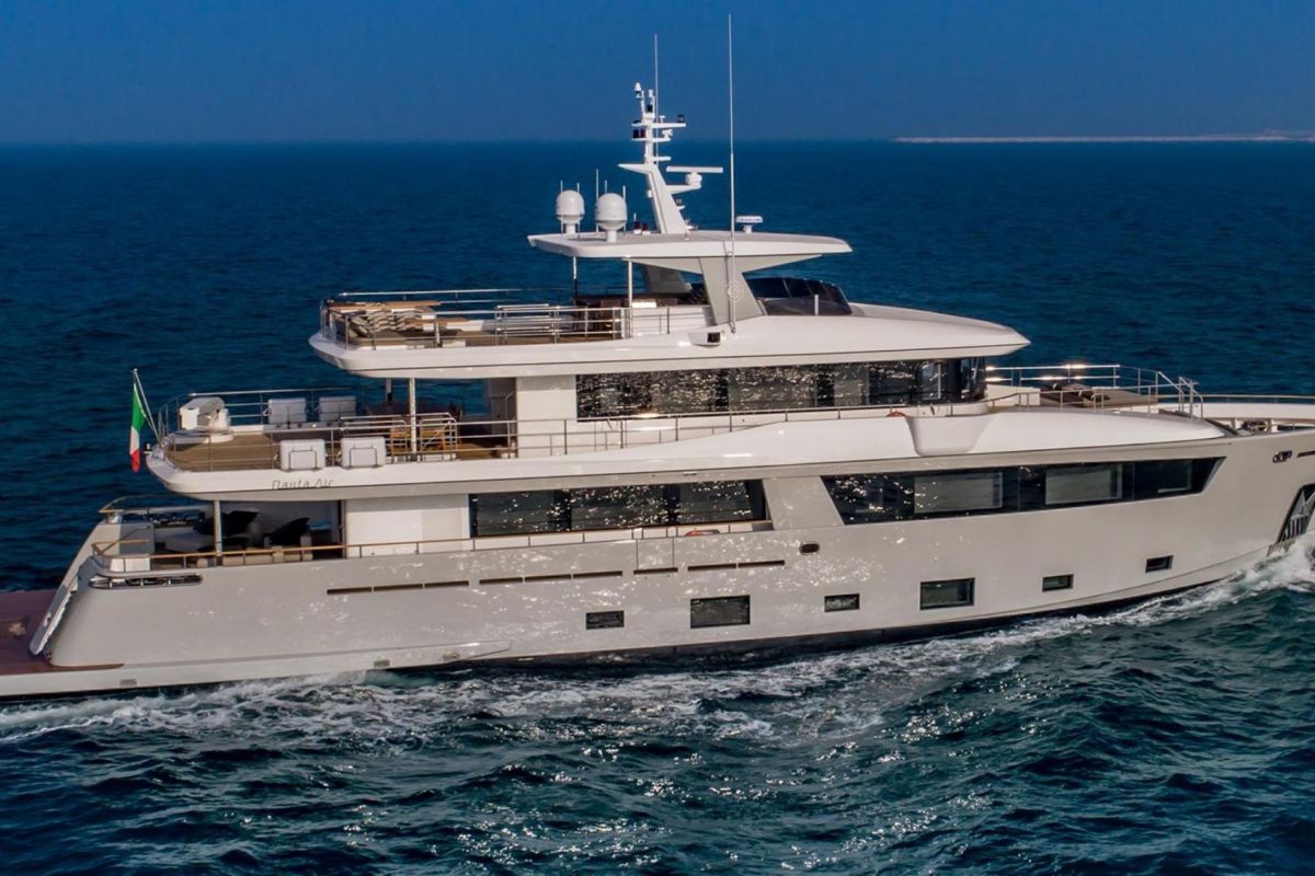 33M CANTIERE DELLE MARCHE