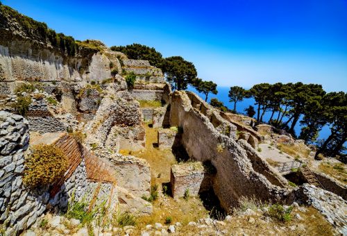 Les ruines du site archologique de la Villa Jovis  Capri