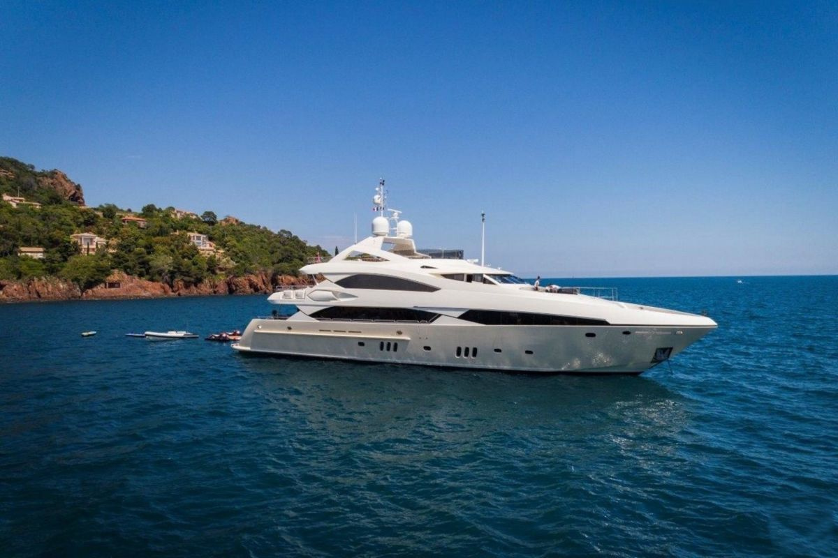 LOCATION YACHT SUNSEEKER 37M