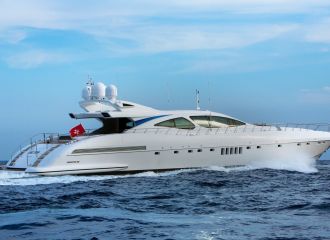 LOCATION YACHT MANGUSTA 130