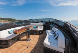 Riva 63 Virtus yacht à louer dans le sud de la France - cockpit