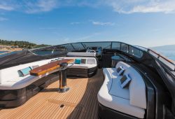 Riva 63 Virtus yacht  louer dans le sud de la France - cockpit