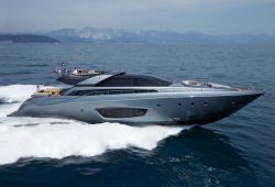 Location yacht Riva 86 Domino dans le sud de la France - en croisière