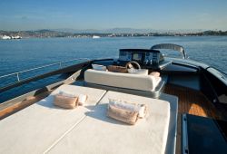 Riva 86 Domino yacht à louer dans le sud de la France - flybridge