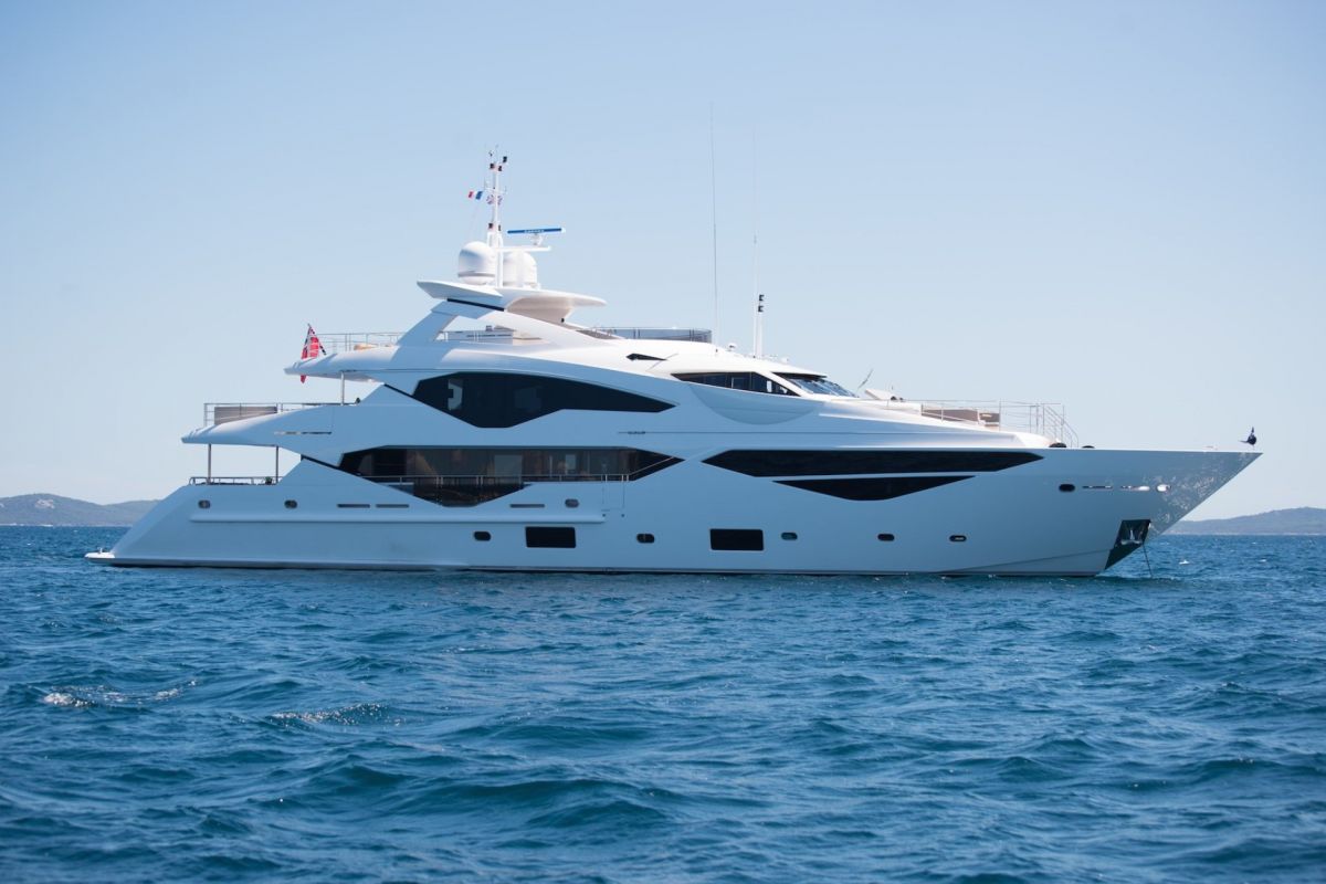 LOCATION YACHT SUNSEEKER 131