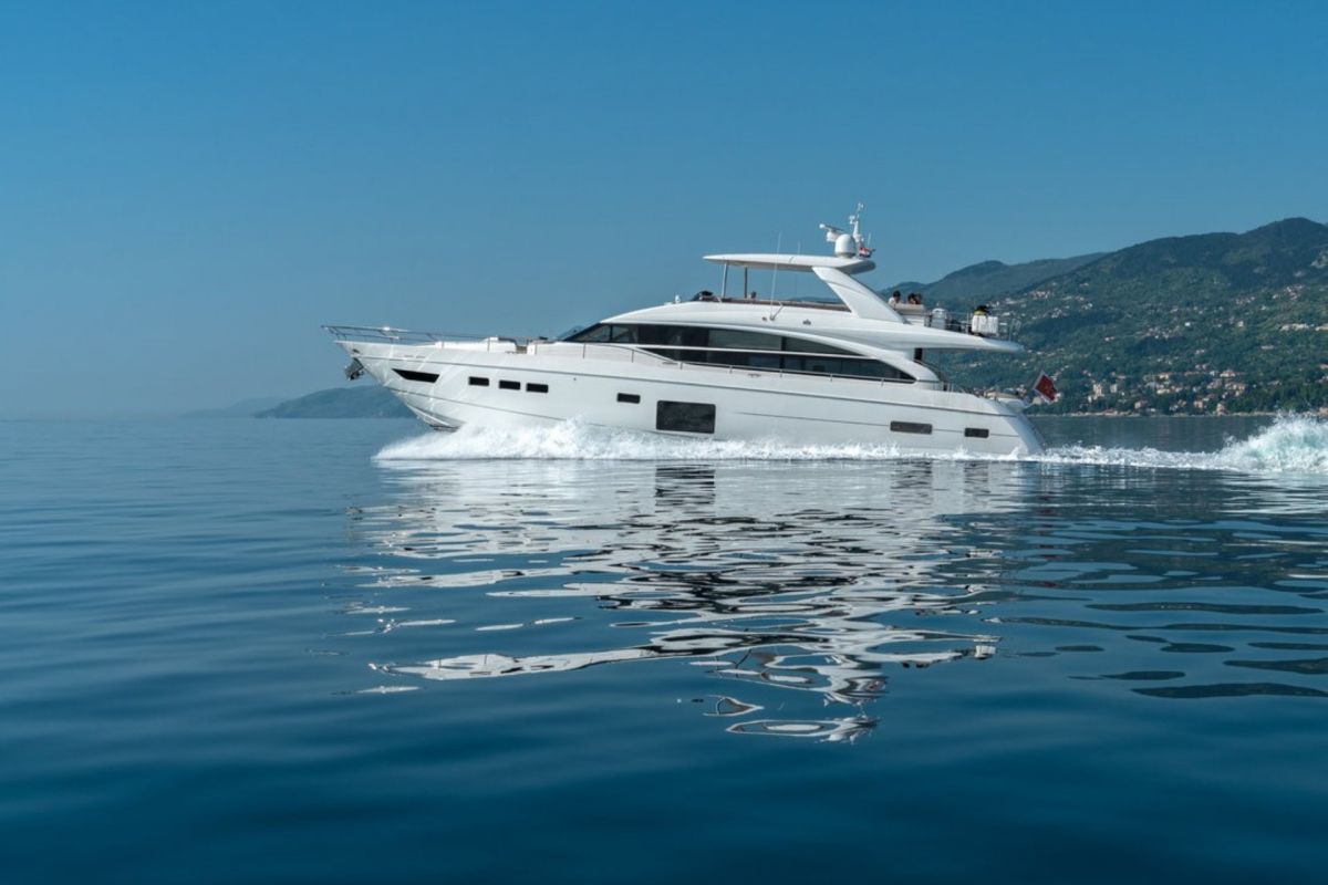 LOCATION YACHT PRINCESS 82