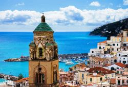 Le charmant village d'Amalfi, une tape incontournable pour louer un yacht sur la Cte Amalfitaine