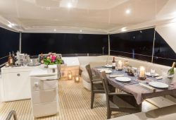 Location bateau Princess 68 dans le sud de la France - flybridge