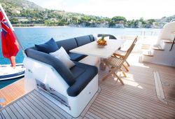 Location bateau Princess 72 dans le sud de la France - pont arrière