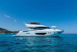 Location yacht Princess S72 dans le sud de la France - en croisière