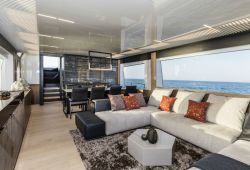 Ferretti 780 à louer dans le sud de la France - salon