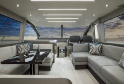 Sunseeker Manhattan 66 à louer dans le sud de la France - salon