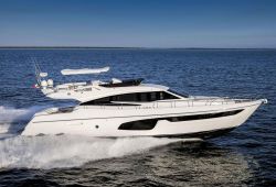 Location yacht Ferretti 650 dans le sud de la France - en croisière