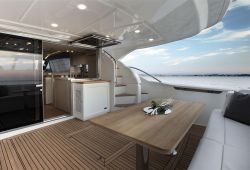 Location bateau Ferretti 650 dans le sud de la France - pont arrière
