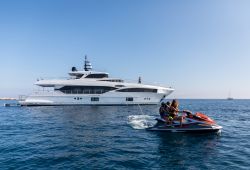 Location yacht Gulf Craft Majesty 100 dans le sud de la France - en croisière