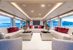 Gulf Craft Majesty 100 à louer dans le sud de la France - salon