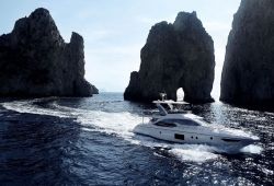 Location yacht Azimut 66 dans le sud de la France - en croisière