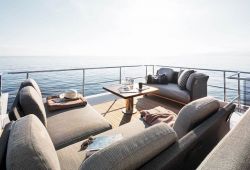 Location bateau Azimut 66 dans le sud de la France - flybridge