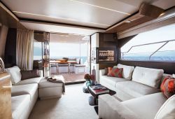 Azimut 66 à louer dans le sud de la France - salon