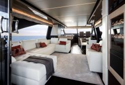 Azimut 72 à louer dans le sud de la France - salon