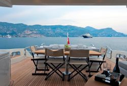 Location bateau Azimut 85 dans le sud de la France - flybridge