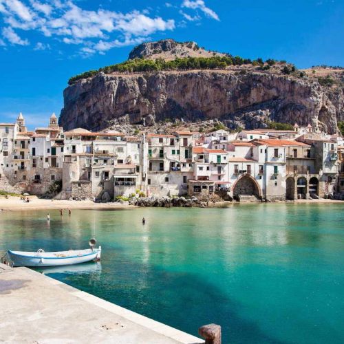 Le village mdival de Cefalu dans la province de Palerme en Sicile