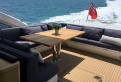 Location bateau Sunseeker Predator 68 dans le sud de la France - pont arrire