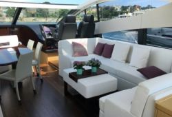 Sunseeker Predator 68 à louer dans le sud de la France - salon