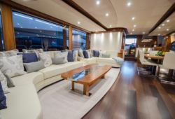 Sunseeker 28m à louer dans le sud de la France - salon