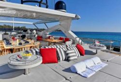 Location bateau Sunseeker 34m dans le sud de la France - sundeck