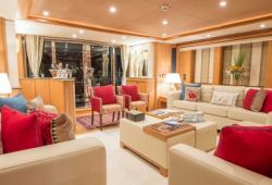 Sunseeker 34m à louer dans le sud de la France - salon