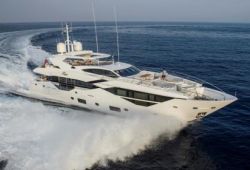 Location yacht Sunseeker 116 dans le sud de la France - en croisière