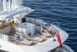 Location bateau Sunseeker 116 dans le sud de la France - sundeck