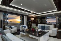 Sunseeker 116 à louer dans le sud de la France - salon