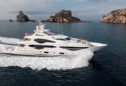 Location yacht Sunseeker 131 dans le sud de la France - en croisière
