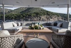 Location bateau Sunseeker 131 dans le sud de la France - pont principal arrière
