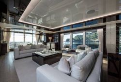 Sunseeker 131 à louer dans le sud de la France - salon
