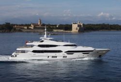 Location yacht Sunseeker 155 dans le sud de la France - en croisière