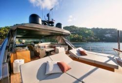 Location bateau Sanlorenzo SX88 dans le sud de la France - flybridge