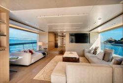 Sanlorenzo SX88 à louer dans le sud de la France - salon