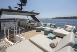 Location bateau Sanlorenzo SL96 dans le sud de la France - flybridge